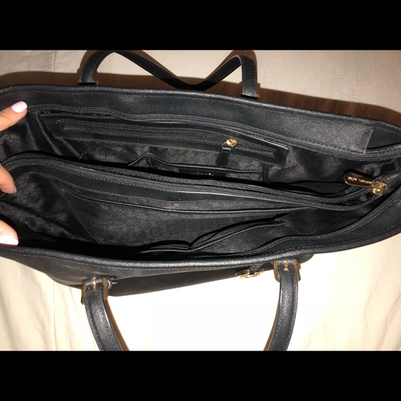 Micheal Kors Jet Set Handbag - Picture 5 of 6